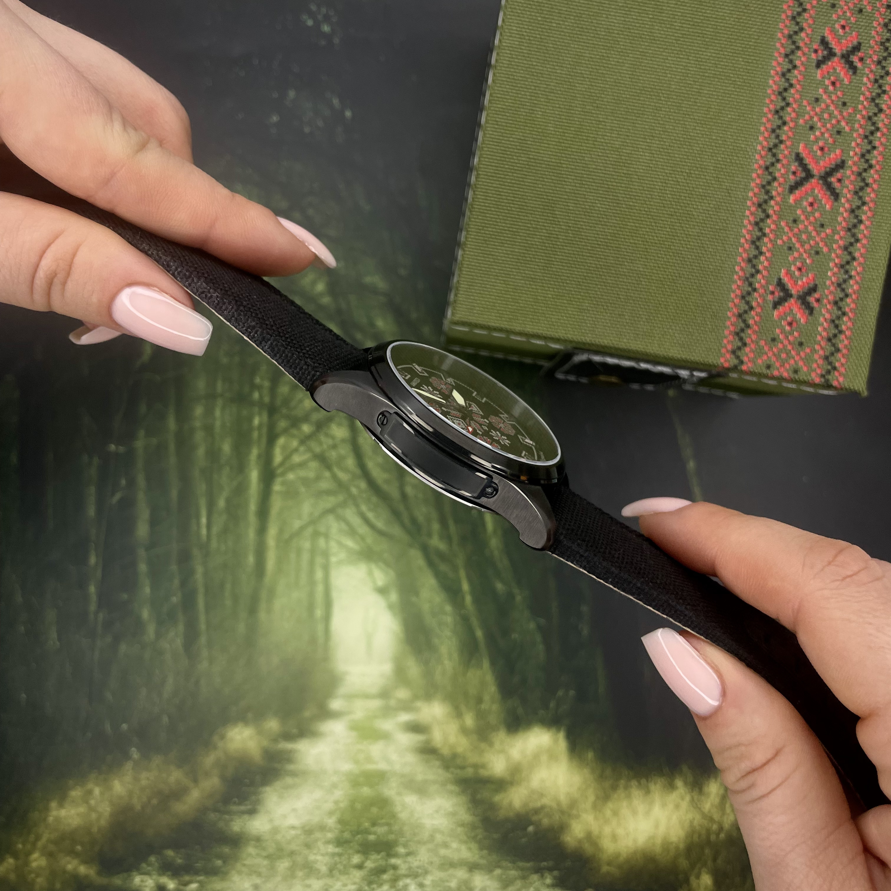 Awarder Embroidery Black-Red Black Battery 10ATM - 7