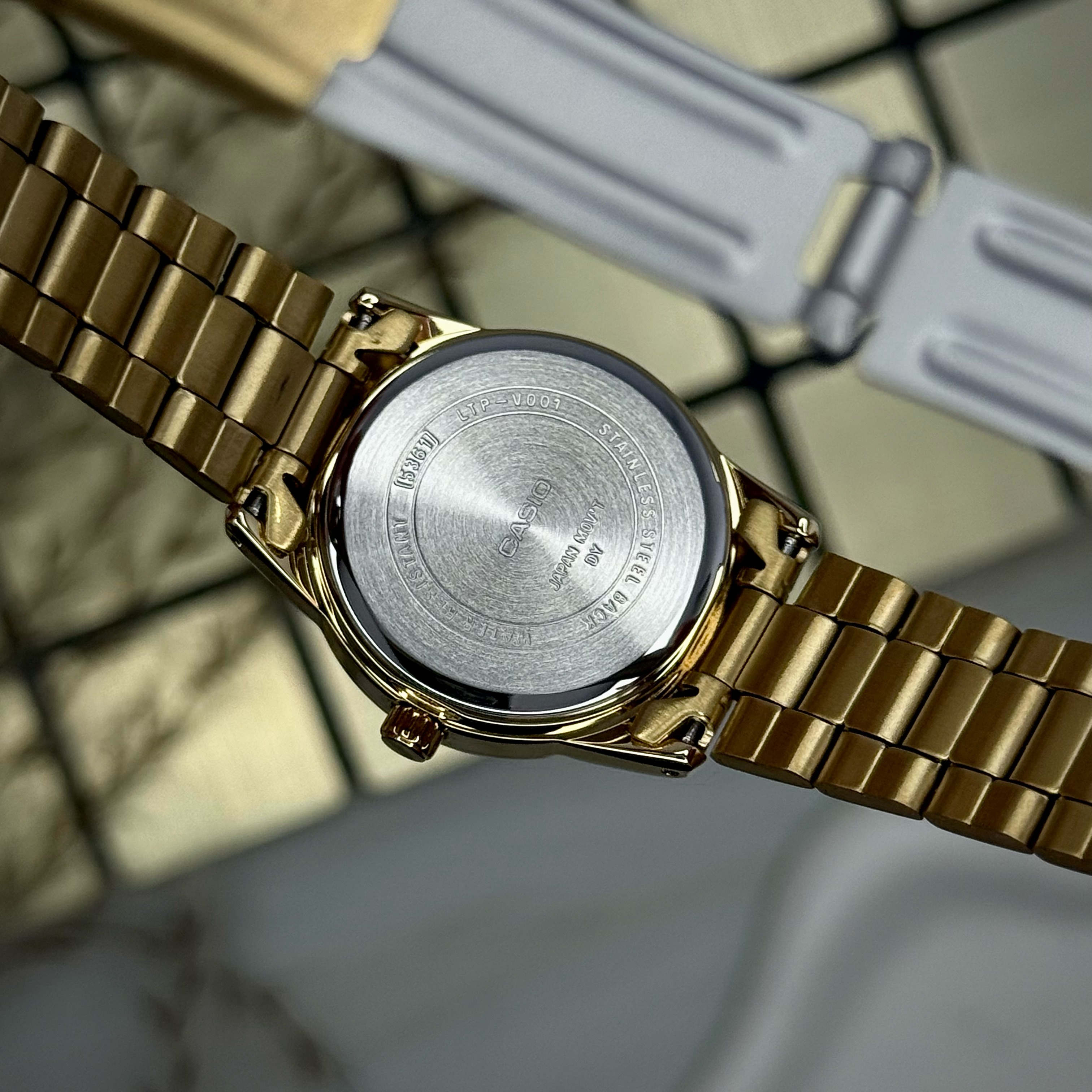 Casio LTP-V001G-9B - 10