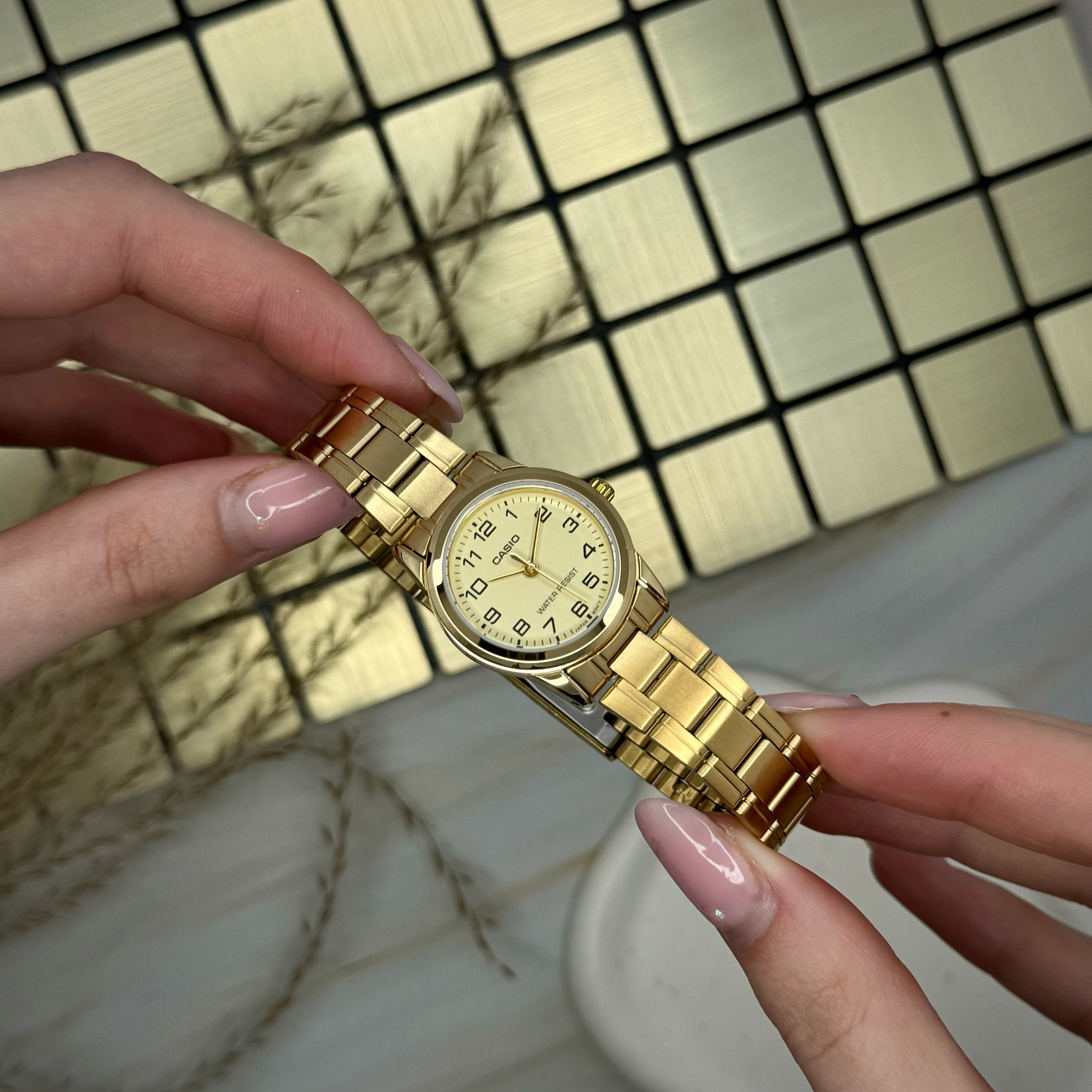 Casio LTP-V001G-9B - 2