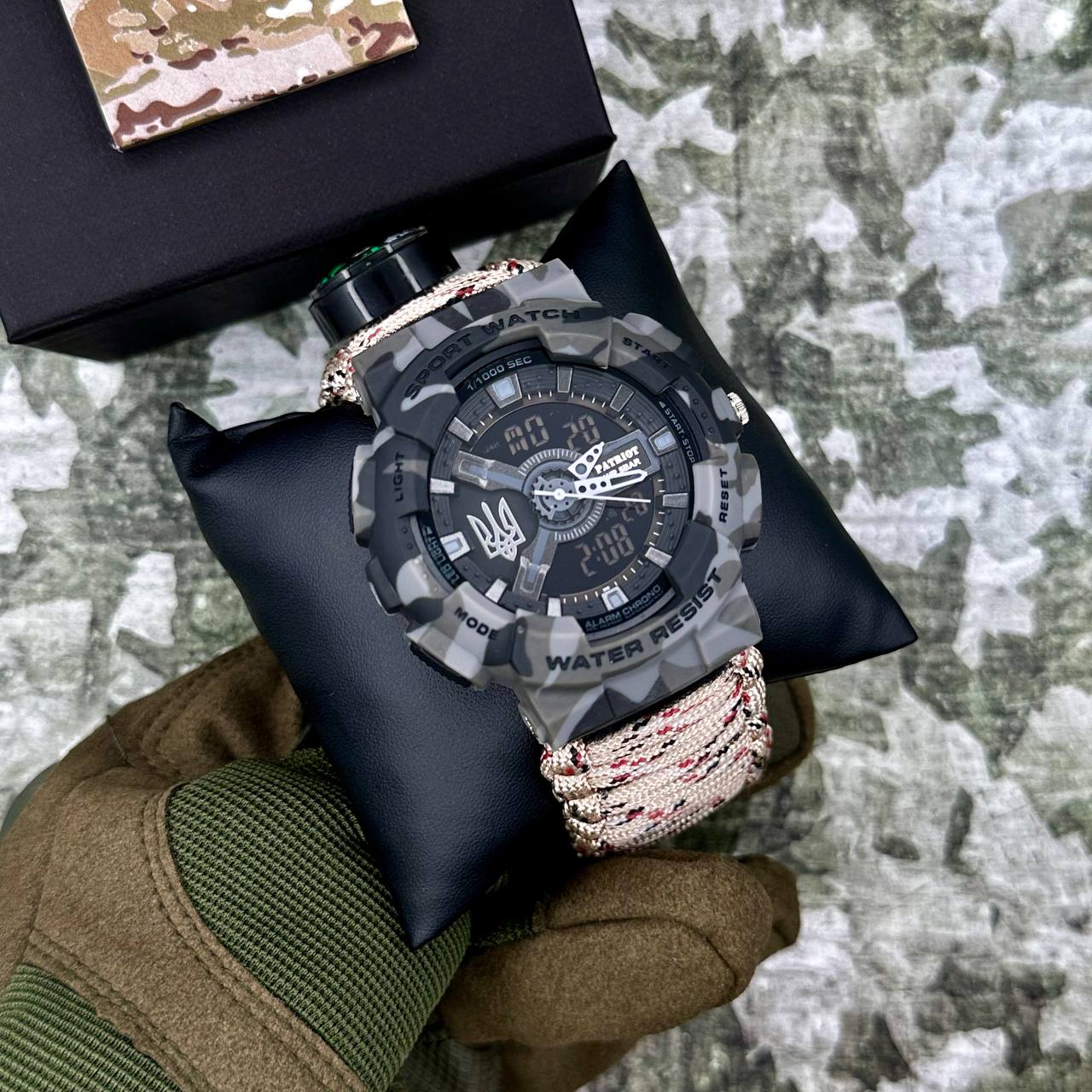 Patriot 005 Тризуб срібло Сірий камуфляж Паракордовий ремінець Desert Camo + Короб - 3