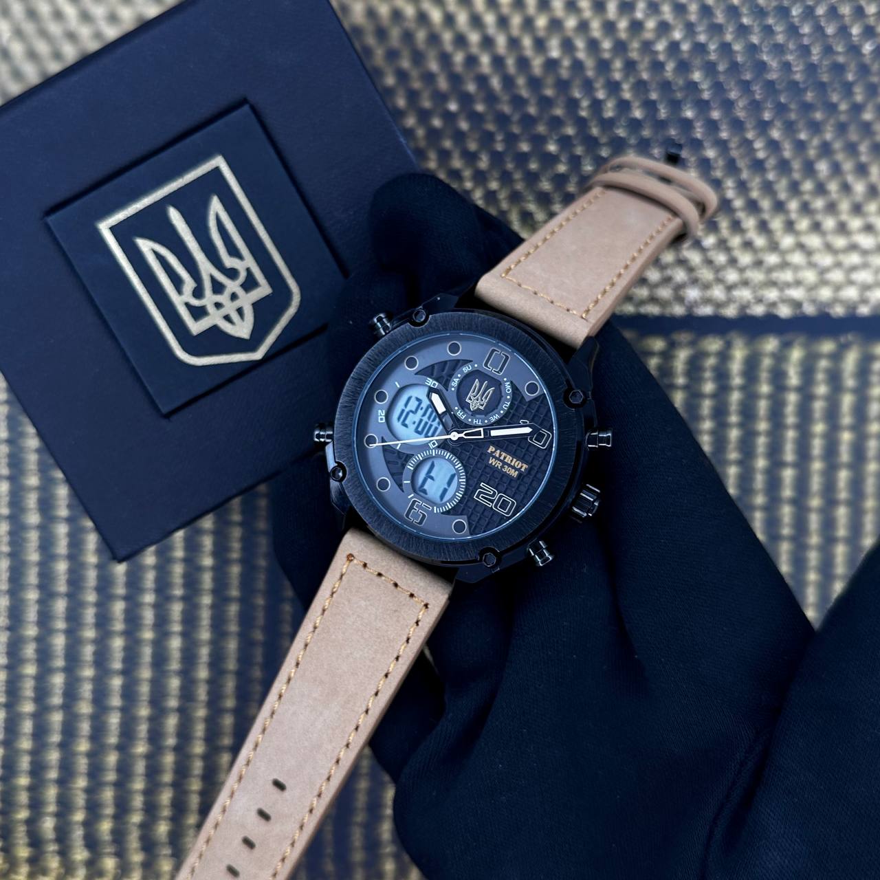 Patriot 017BKLTBN Тризуб злото Black-Light Brown - 2